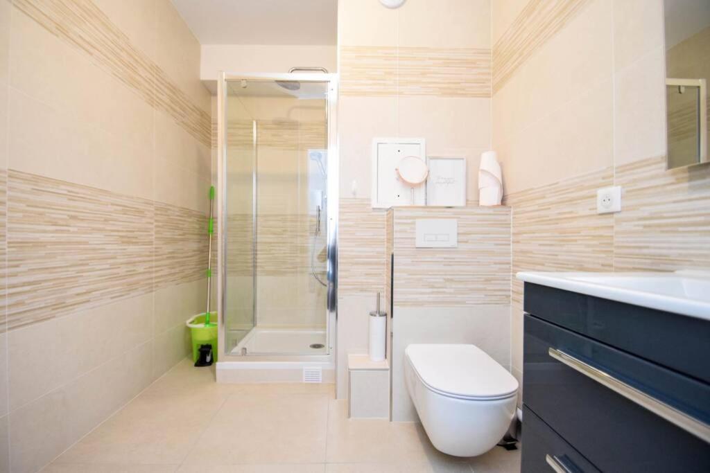Studio Neuf Paris La Defense Metro 15 Rueil - Suresnes - Mont Valerien المظهر الخارجي الصورة