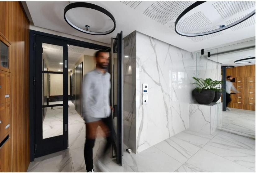 Studio Neuf Paris La Defense Metro 15 Rueil - Suresnes - Mont Valerien المظهر الخارجي الصورة